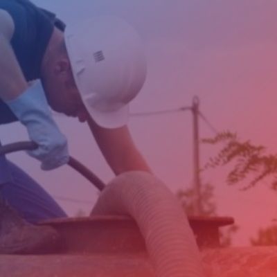 Controle van een stookolietank door een technicus